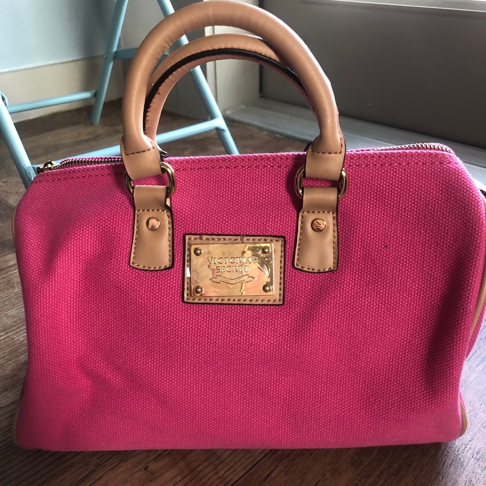 🎁 NWOT: Victoria’s Secret Cosmetic Bag